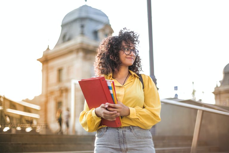 estudiantes en españa. estudiar en españa, trabajar siendo estudiante en españa, como trabajar siendo estudiante en españa, abogados de extranjeria, abogado de extranjeria en barcelona, gestor en barcelona